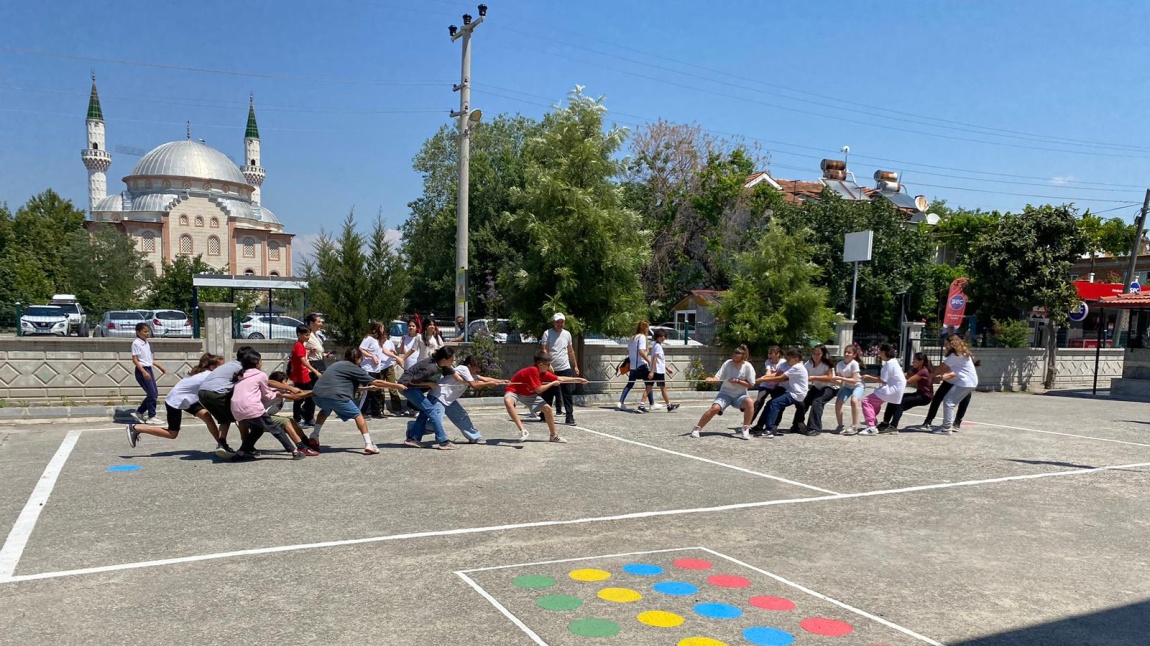 GELENEKSEL ÇOCUK OYUNLARI ŞENLİĞİMİZİ GERÇEKLEŞTİRDİK